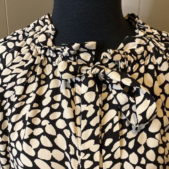 Z WHO WHAT WEAR Womens XXL Tunic Top Black Animal Print 3/4 Bell Sleeve V Neck - Picture 2 of 9